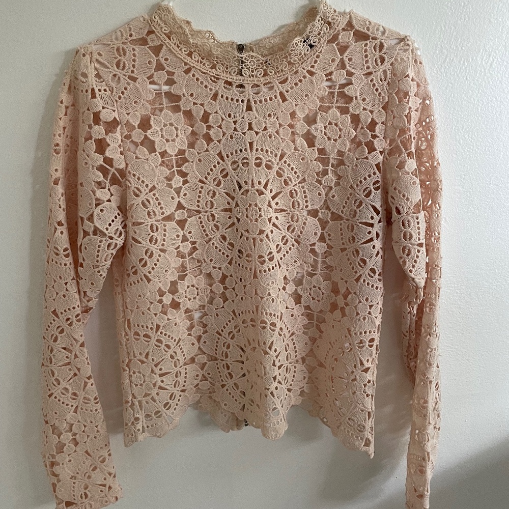 Beautiful crochet top peach/light pink size medium classy